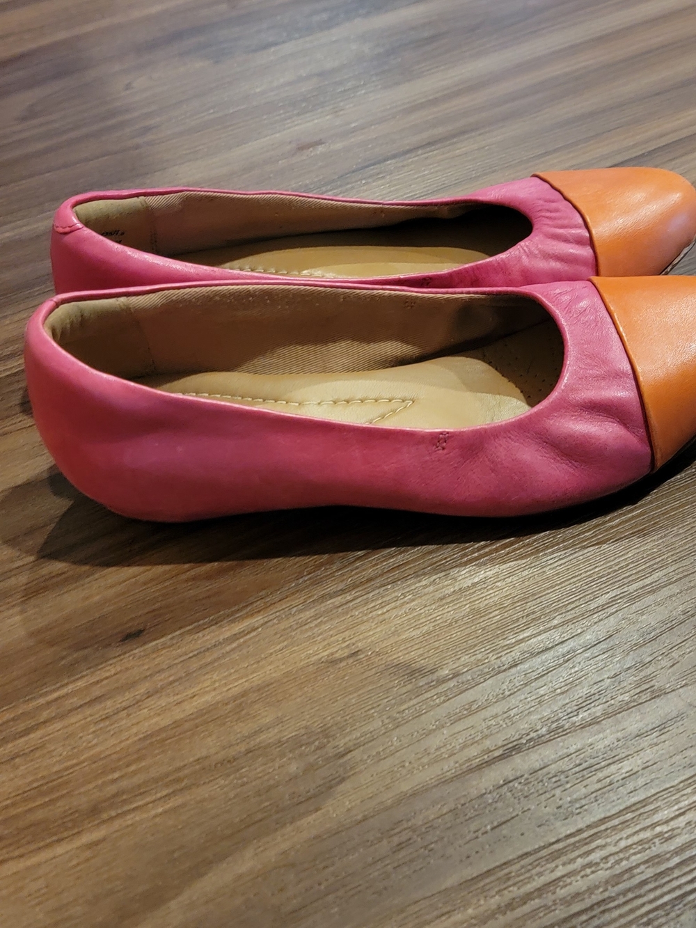 Clarks Two-Tone Pink and Orange Leather Flats - Picture 7 of 8